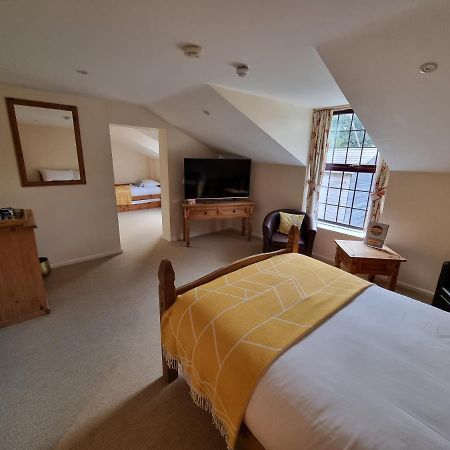 Zucchini Hotel Truro Bagian luar foto